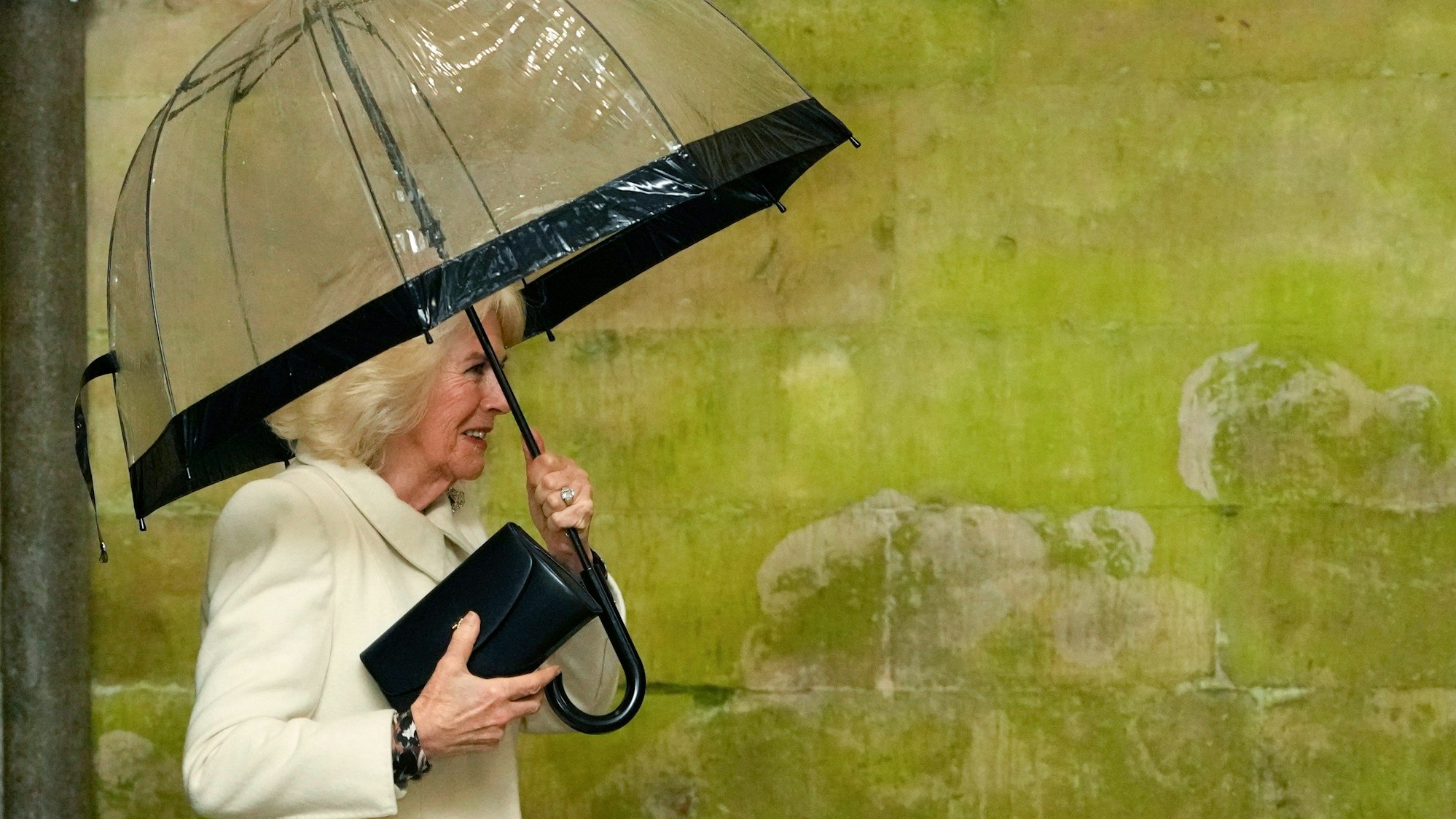 Schlägt sich tapfer: Während König Charles wegen seiner Krebserkrankung außer Gefecht gesetzt ist, hält Frau Camilla die Stellung.