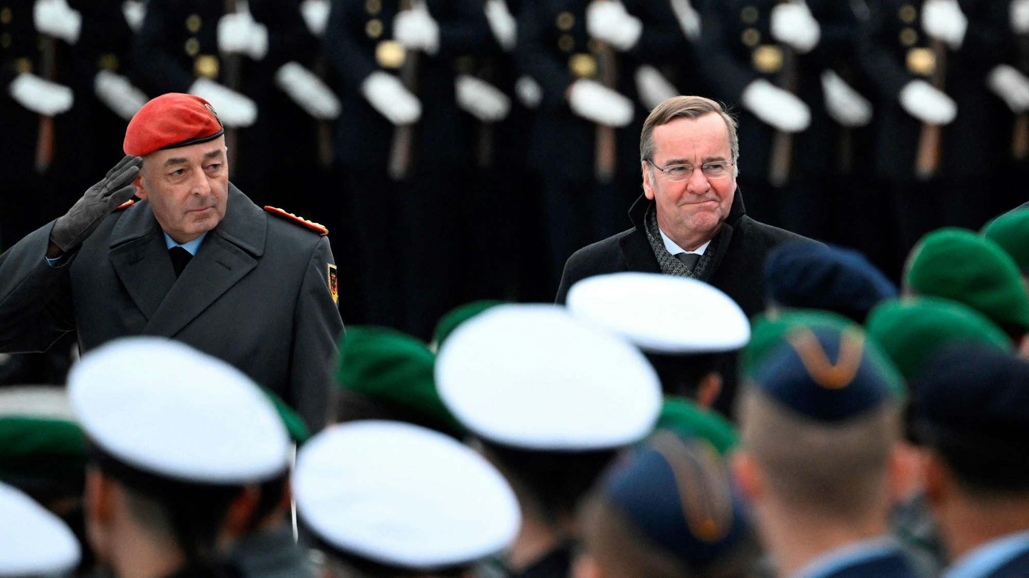 Bundeswehr-Generalinspekteur Carsten Breuer zusammen mit Verteidigungsminister Boris Pistorius. Beide fordern, Deutschland müsse innerhalb von fünf Jahren „kriegstüchtig“ werden. (Archivbild)
