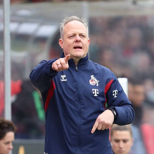 Germany, Koeln, 10.02.2024, Franz-Kremer-Stadion, 1. FC Koeln - FC Bayern Muenchen - Frauen Bundesliga, Trainer Daniel Weber 1. FC Koeln gestures Cologne Franz-Kremer-Stadion North Rhine-Westphalia Germany *** Germany, Koeln, 10 02 2024, Franz Kremer Stadion, 1 FC Koeln FC Bayern Muenchen Frauen Bundesliga, Coach Daniel Weber 1 FC Koeln gestures Cologne Franz Kremer Stadion North Rhine Westphalia Germany eu-images-678
