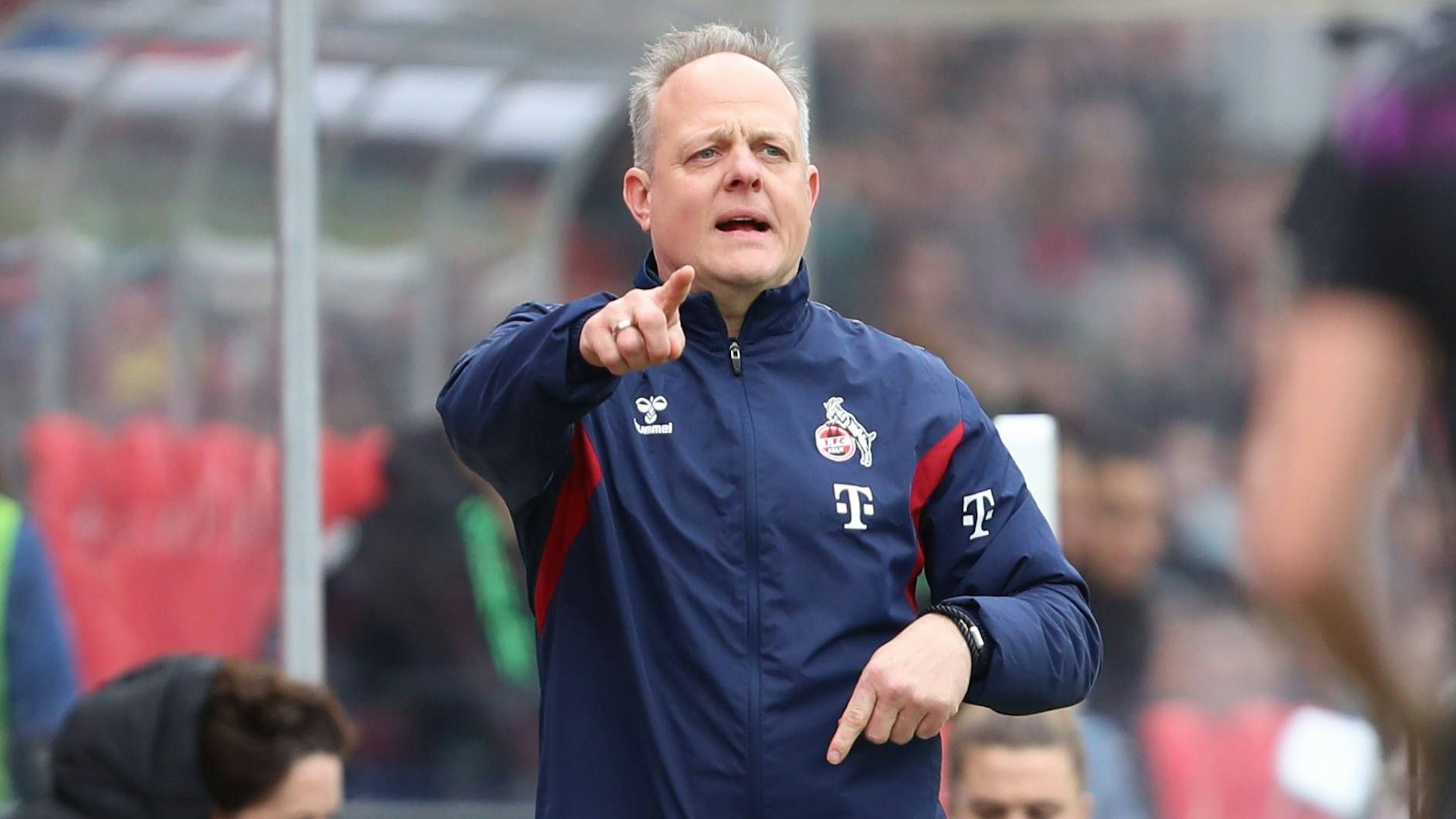 Germany, Koeln, 10.02.2024, Franz-Kremer-Stadion, 1. FC Koeln - FC Bayern Muenchen - Frauen Bundesliga, Trainer Daniel Weber 1. FC Koeln gestures Cologne Franz-Kremer-Stadion North Rhine-Westphalia Germany *** Germany, Koeln, 10 02 2024, Franz Kremer Stadion, 1 FC Koeln FC Bayern Muenchen Frauen Bundesliga, Coach Daniel Weber 1 FC Koeln gestures Cologne Franz Kremer Stadion North Rhine Westphalia Germany eu-images-678