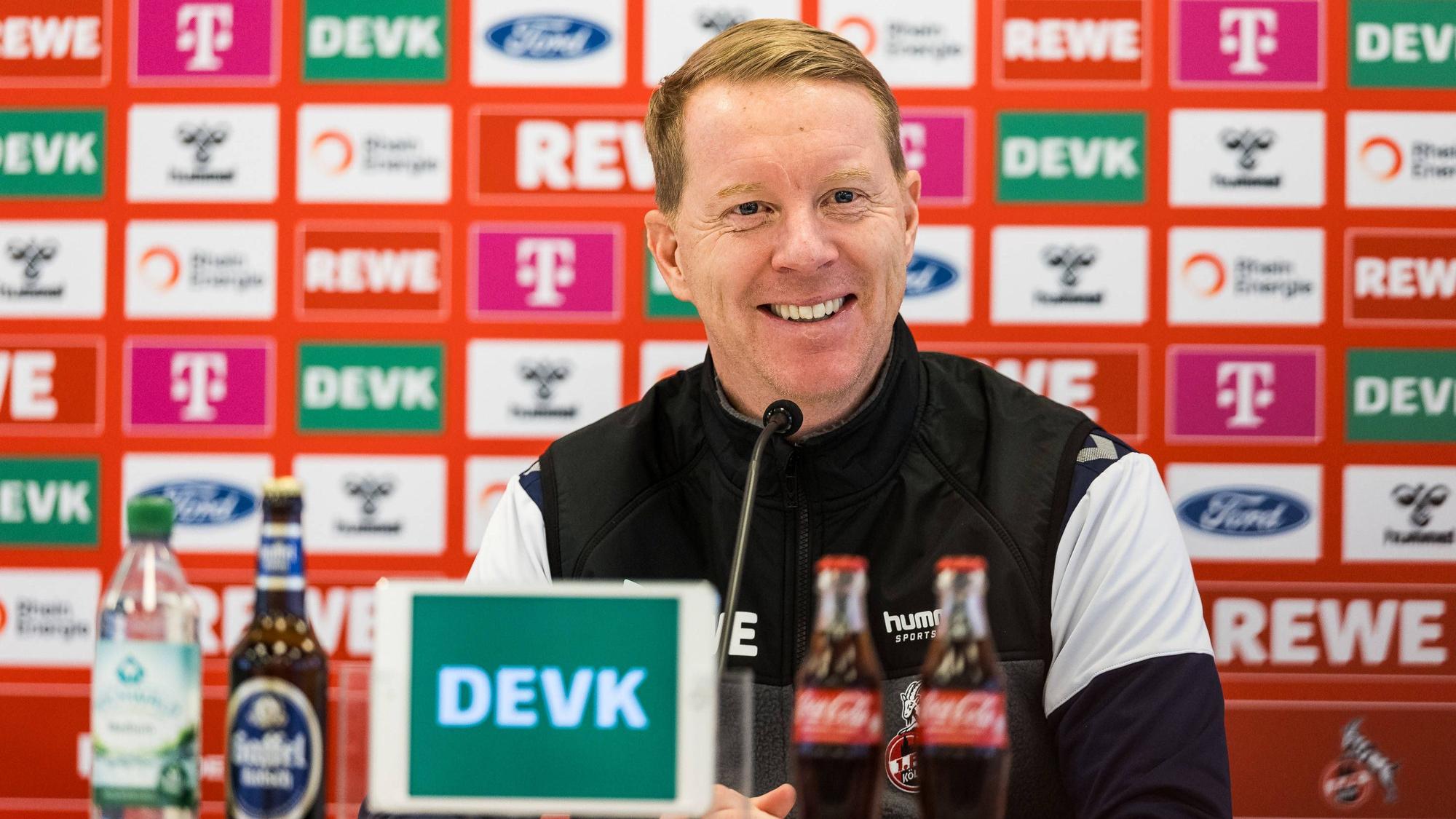 FC-Trainer Timo Schultz fährt erstmals beim Rosenmontagszug mit.