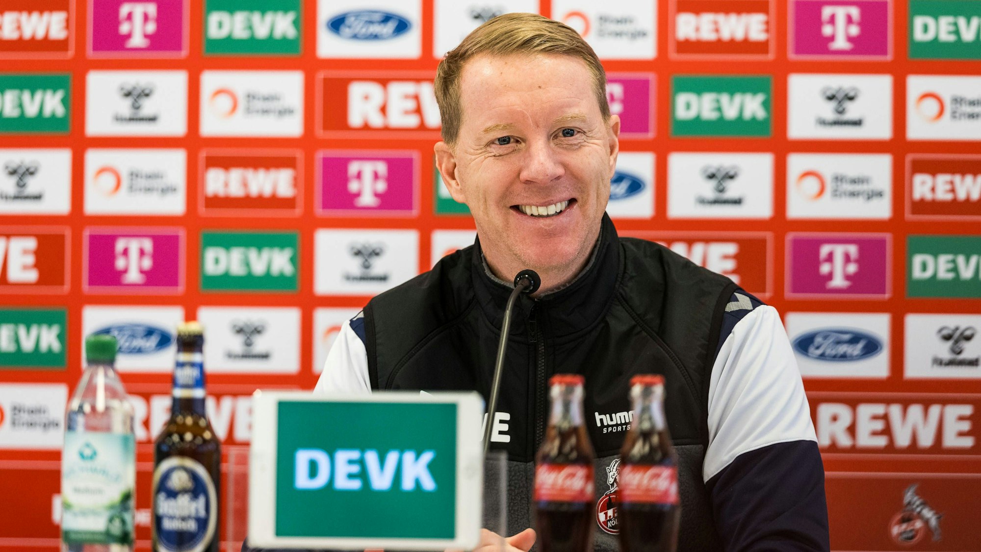 FC-Trainer Timo Schultz fährt erstmals beim Rosenmontagszug mit.