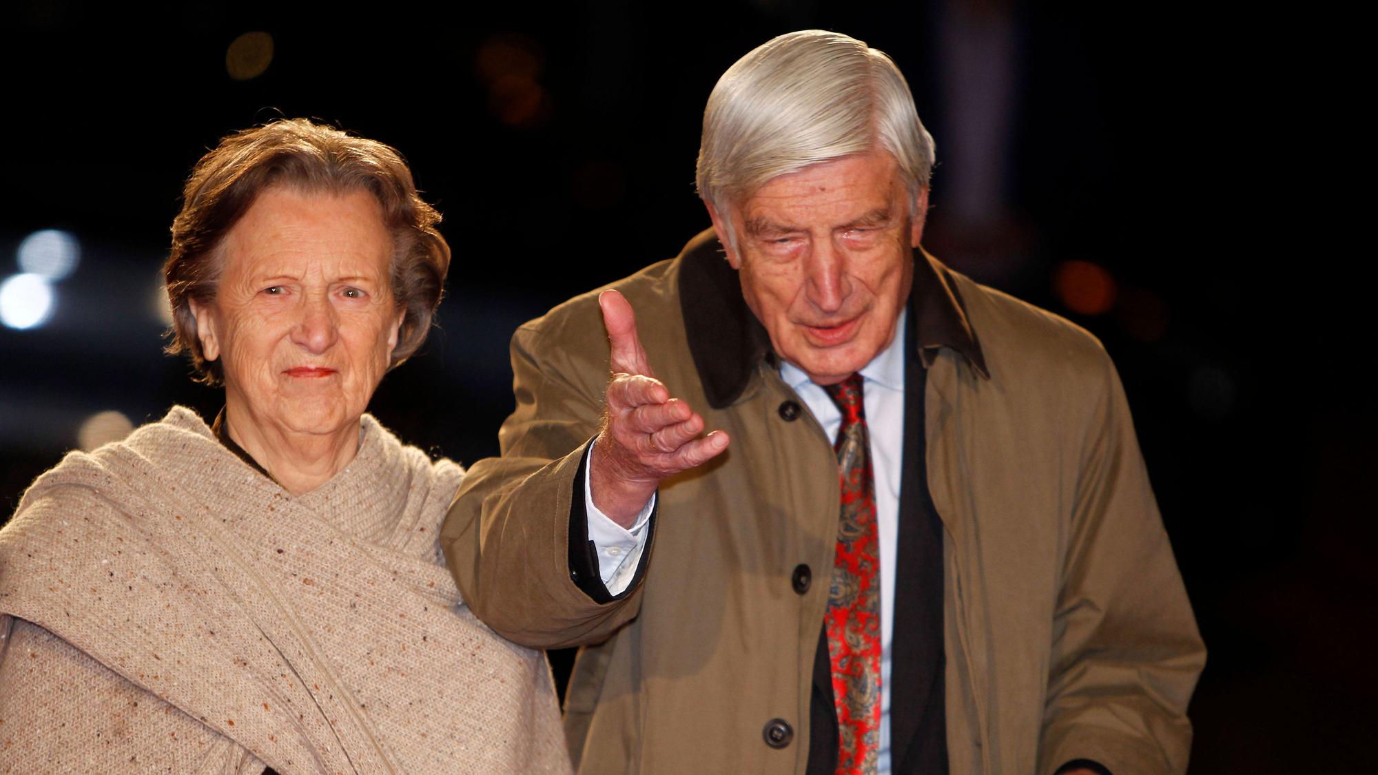 Eugenie van Agt-Krekelberg mit ihrem Mann Dries van Agt. Der ehemalige niederländische Premierminister ist im Alter von 93 Jahren zusammen mit seiner Frau gestorben, beide nahmen aktive Sterbehilfe in Anspruch. (Archivbild)