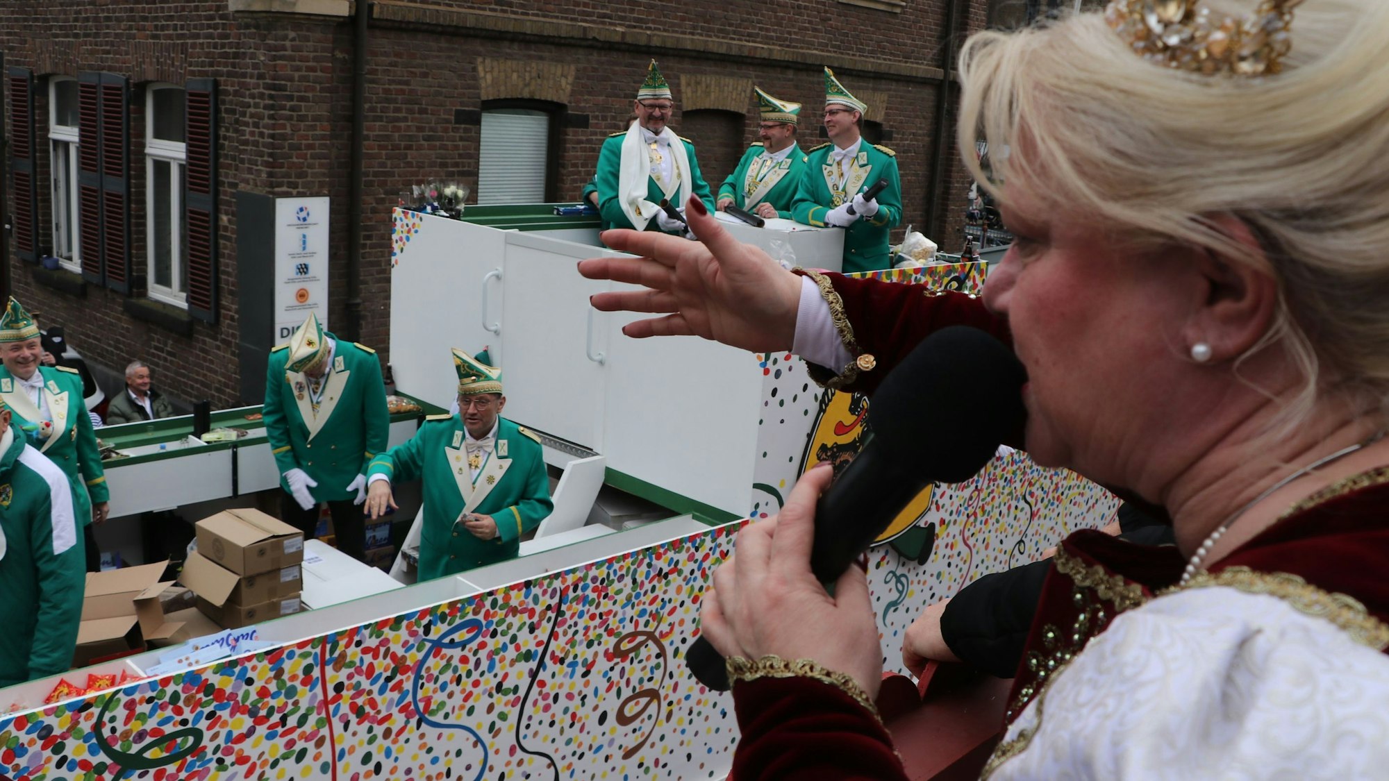 Auf dem Bild ist Frechens Karnevalsprinzessin zu sehen.