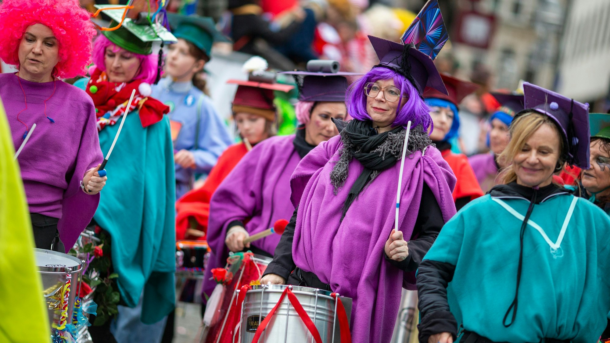 Bunte Bilder, gute Stimmung, aber nicht alles läuft rund bei den Schull- un Veedelszöch.