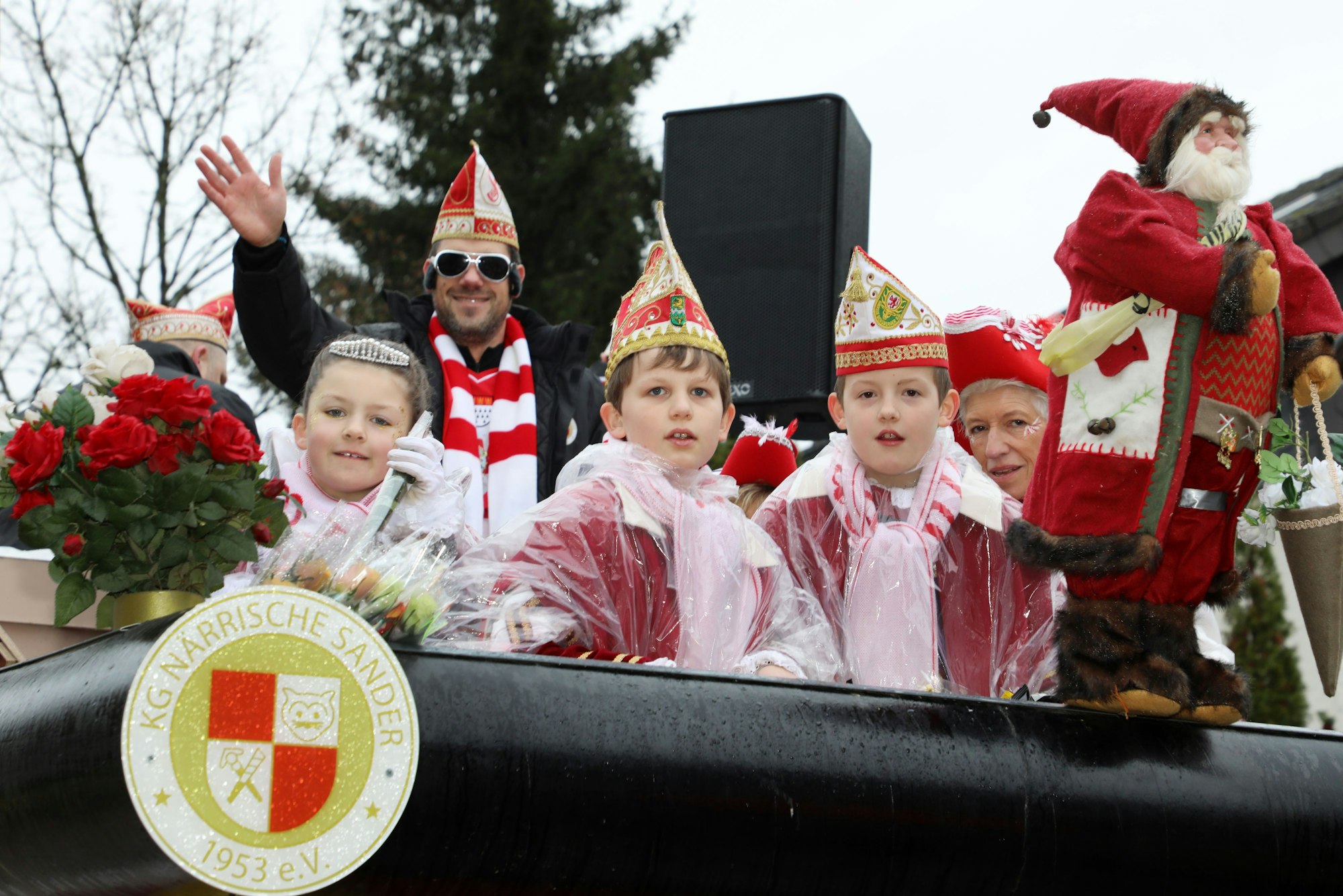 Prinz Anton I. , Bauer Miguel und Jungfrau Paulina waren in Sand kurzfristig komplett - der erkrankte Prinz kam in seiner Heimatstraße kurz dazu.