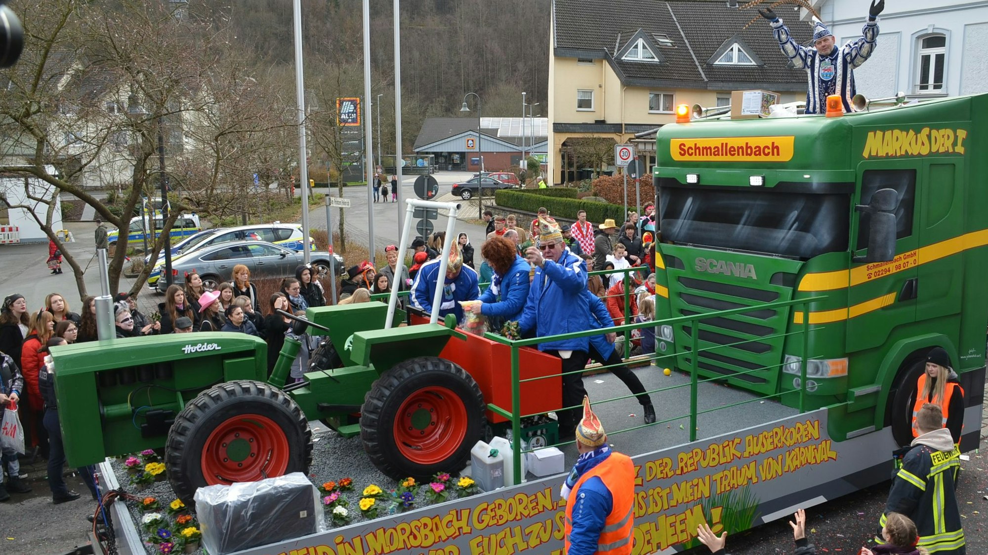 Wer für die anstehenden Karnevalsumzüge, wie etwa hier in Morsbach, einen Wagen baut, muss dafür neue Auflagen beachten. Darüber hat die KG Morsbach jetzt aufgeklärt.