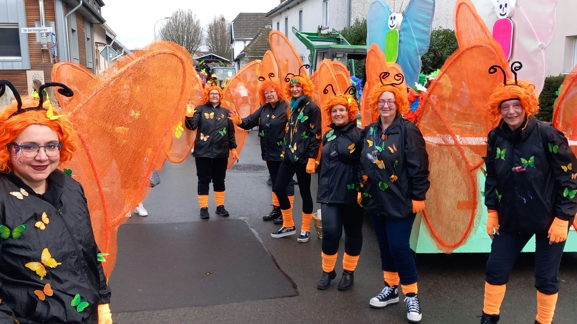Neun Schmetterlinge der Gruppe Lindenblüte verkünden den Frühling