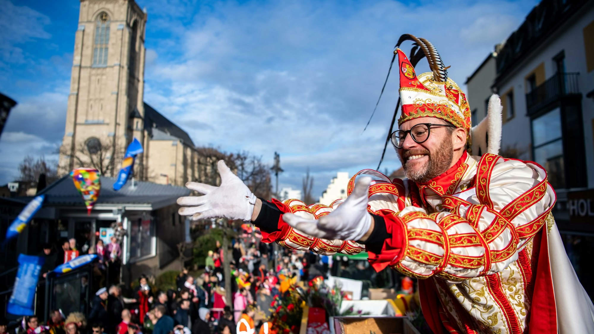 Einmal Prinz ze sinn: Euskirchens Tollität Prinz Tobi I. (Wiesen) genoss seine Triumphfahrt.