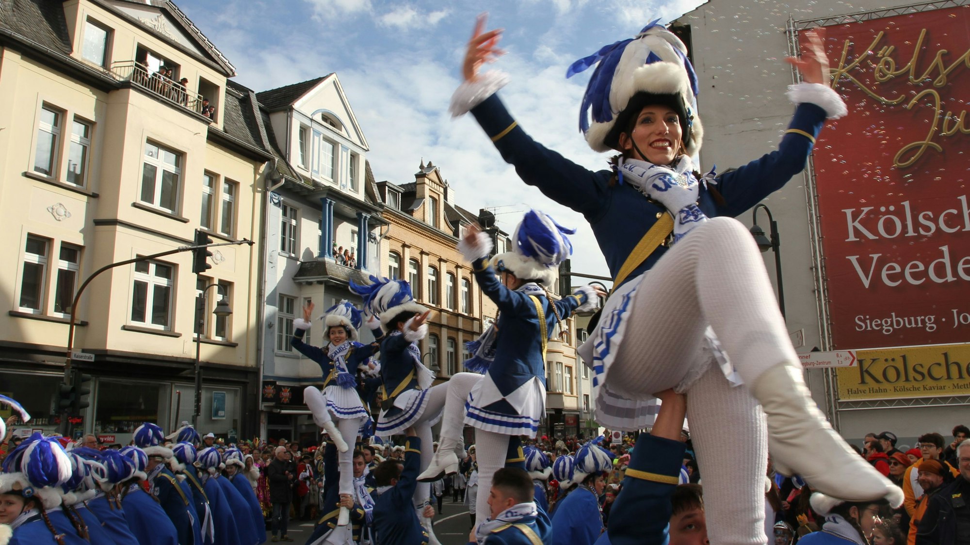 Rosenmontagszug in Siegburg, Funken Blau-Weiß