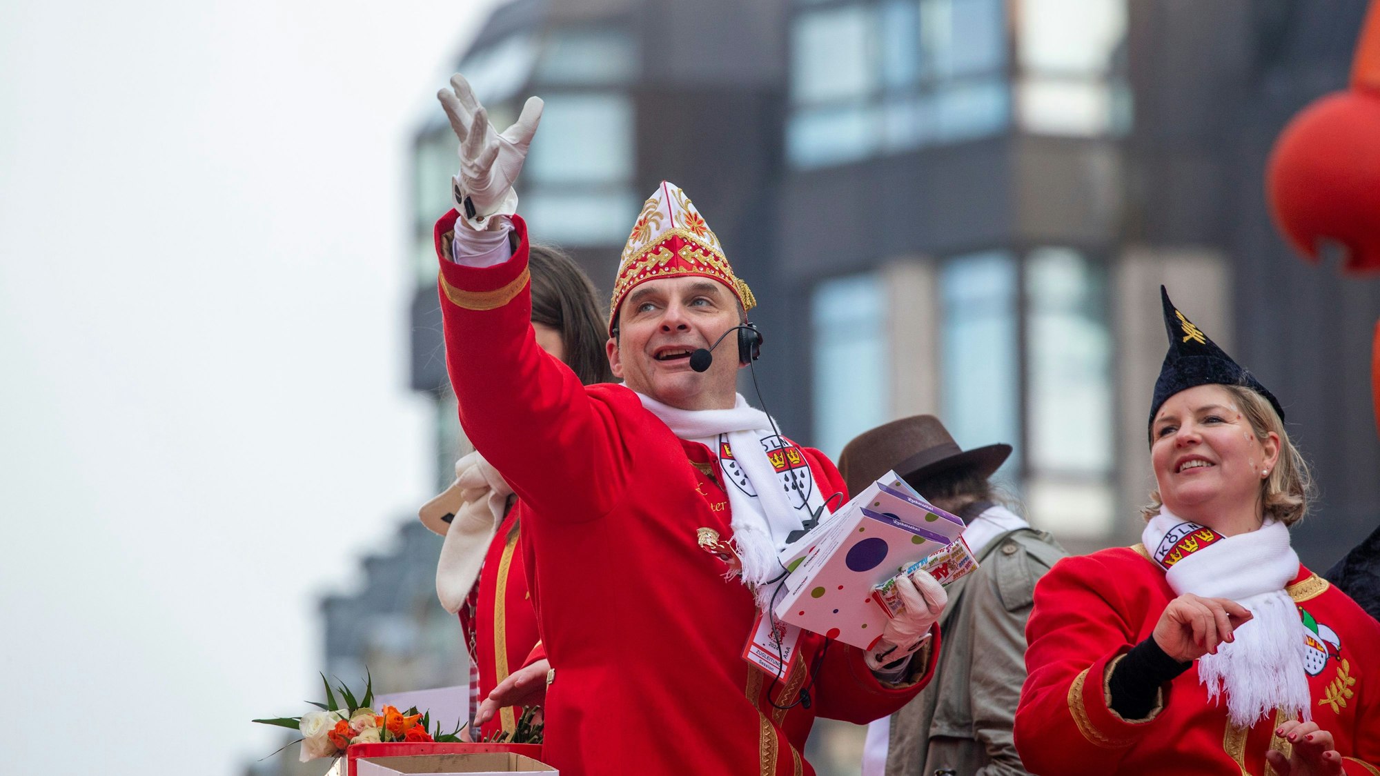 Ein teures Vergnügen: Der Rosenmontagszug ist ein Millionenspektakel, Zugleiter Holger Kirsch sieht die Kostenentwicklung kritisch.