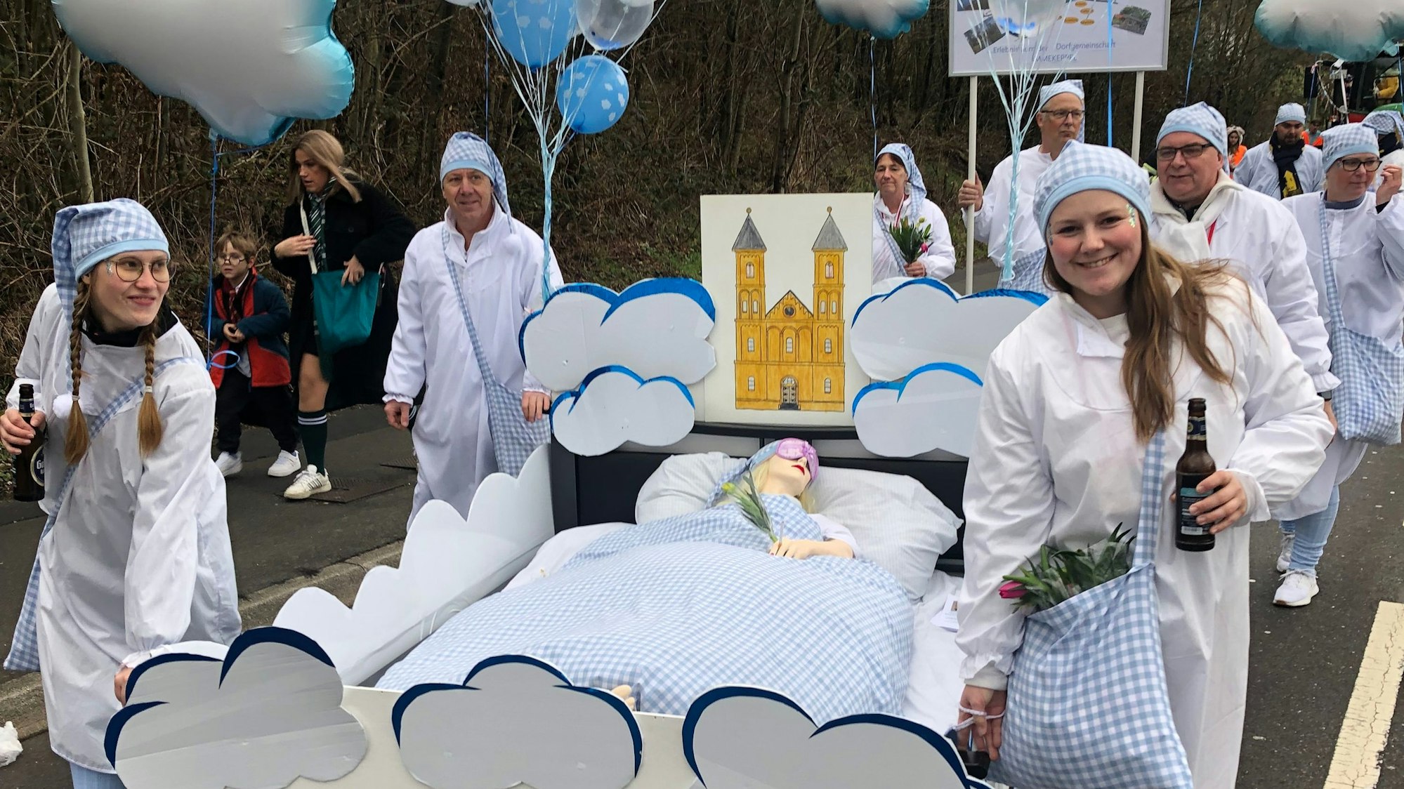 Die Jecke 11 haben einen Plan: Sie wollen Immekeppel aus dem Dornröschenschlaf erwecken.