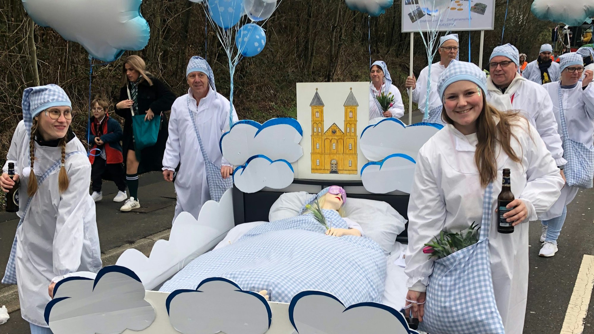 Die Jecke 11 haben einen Plan: Sie wollen Immekeppel aus dem Dornröschenschlaf erwecken.