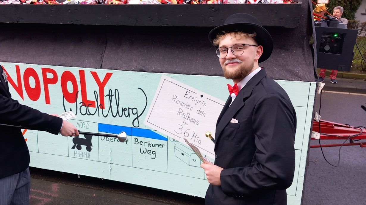 Paul Faßbender (l.) und Jelle Bollebakker vom Aktivkreis haben schon gewählt, welche Wachtberger Straße sie kaufen