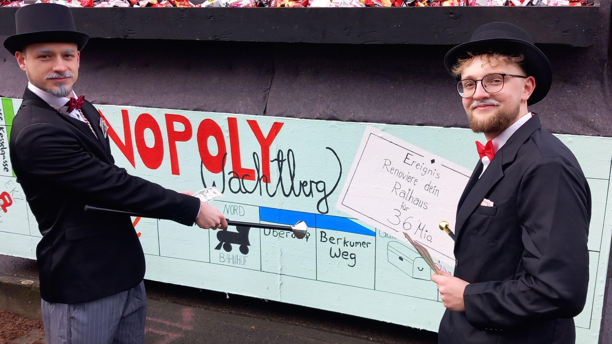 Paul Faßbender (l.) und Jelle Bollebakker vom Aktivkreis haben schon gewählt, welche Wachtberger Straße sie kaufen