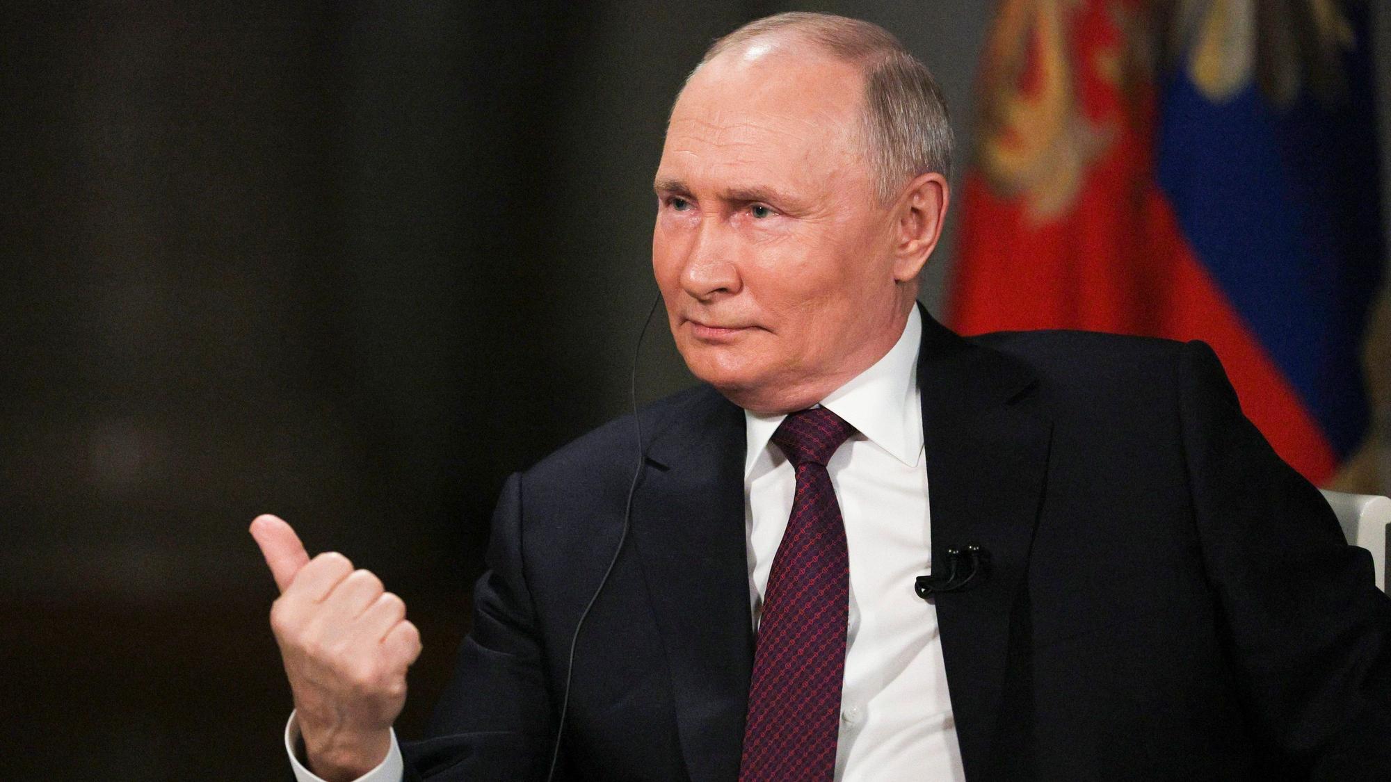 Kremlchef Wladimir Putin will laut Estlands Geheimdienst die russischen Streitkräfte an der Nato-Ostflanke verdoppeln. (Archivbild)