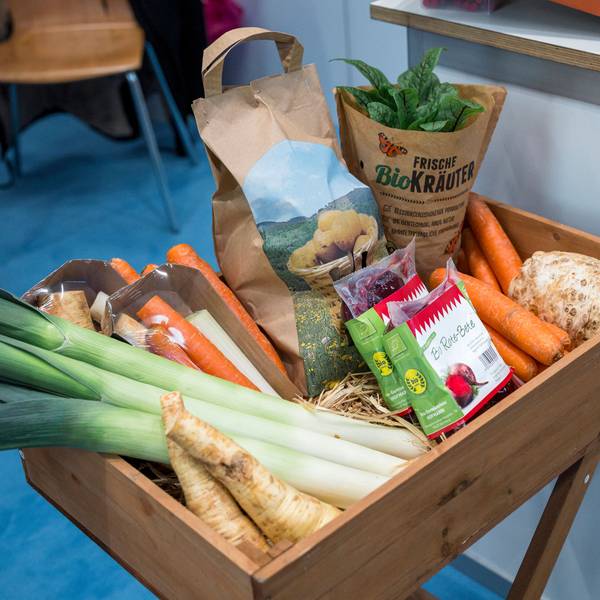 Regionales und saisonales Gemüse an einem Stand auf der Biofach. Bio-Produkte sind wieder beliebter.