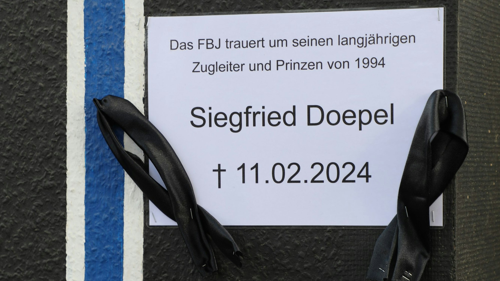 Trauerflor an der Zugleiterlok