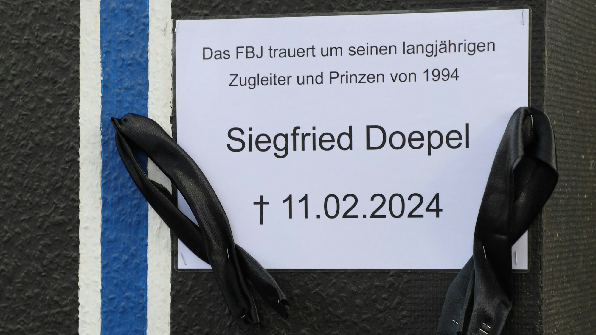 Trauerflor an der Zugleiterlok