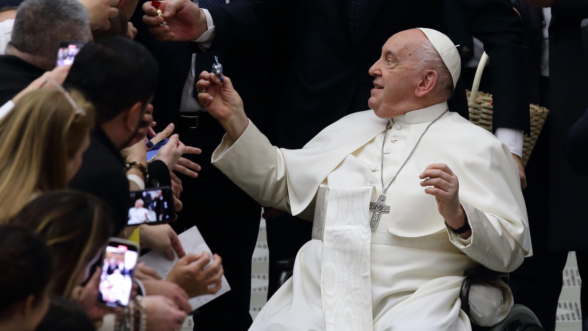 07.02.2024, Vatikan, Vatikanstadt: Papst Franziskus während seiner wöchentlichen Generalaudienz im Vatikan. Foto: Evandro Inetti/ZUMA Press Wire/dpa +++ dpa-Bildfunk +++