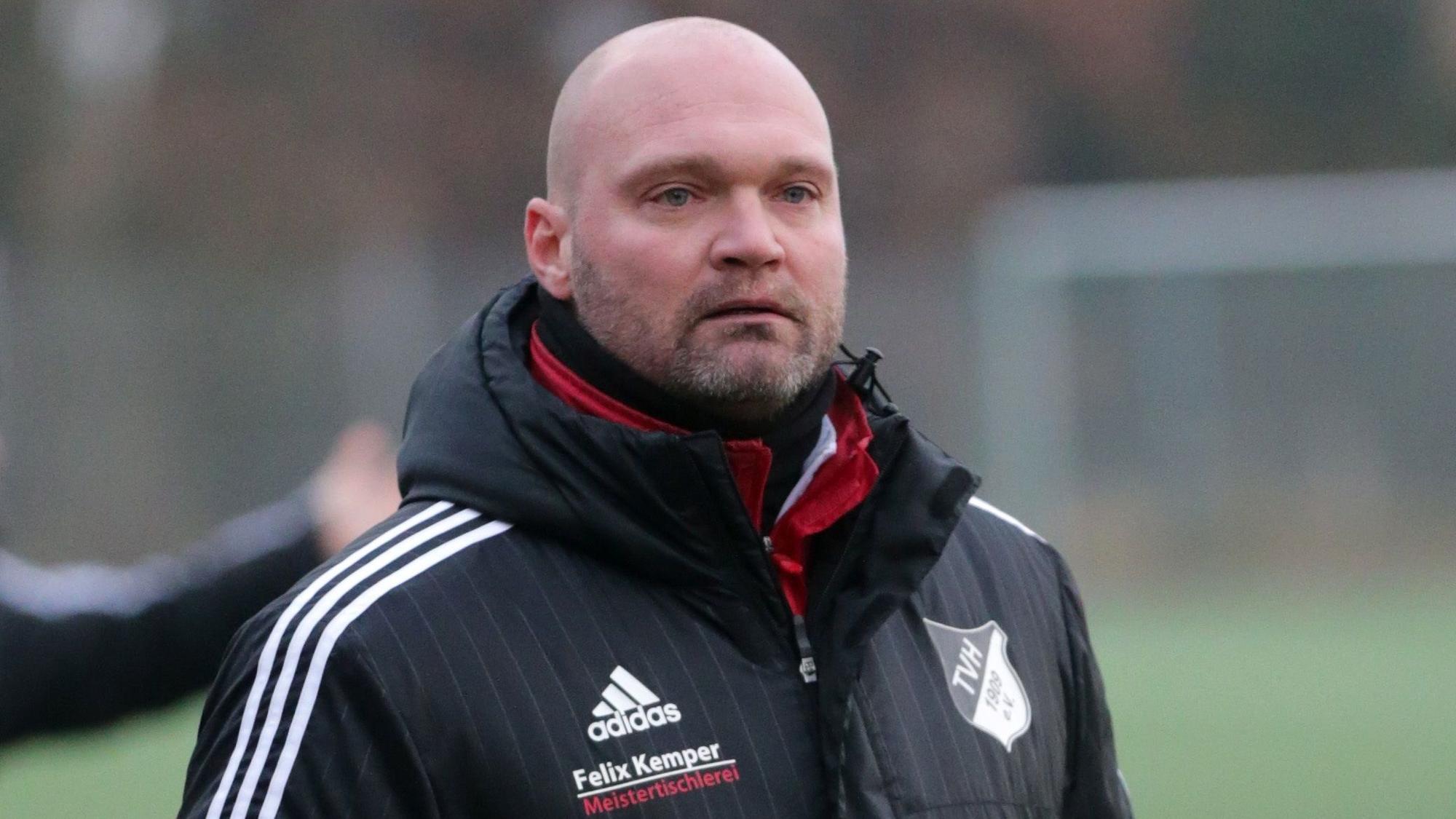 Alexander Voigt in der Jacke des TV Herkenrath