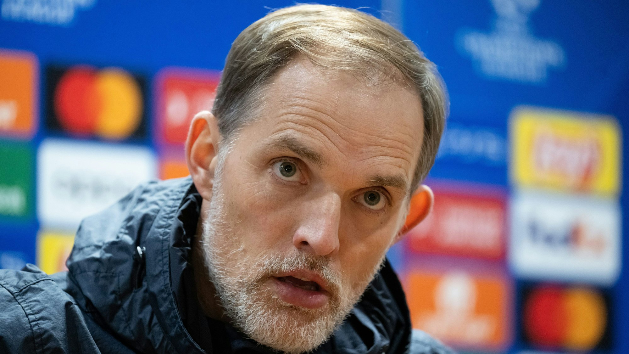 Trainer Thomas Tuchel von München nimmt nach dem Spiel an einer Pressekonferenz teil.