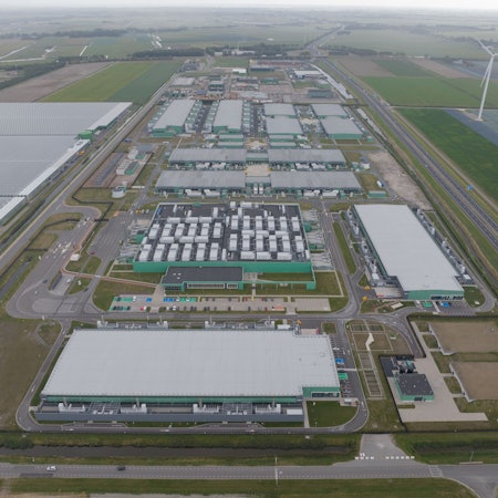 Ein Microsoft-Datencenter in der niederländischen Provinz Hollands Kroon (Symbolbild). Microsoft will künftig auch im Rheinischen Revier zwei sogenannte Hyperscaler errichten.