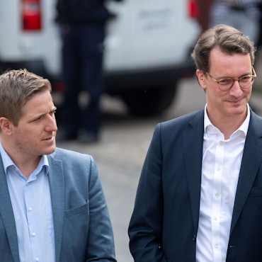 Landrat Markus Ramers (l.) und Ministerpräsident Hendrik Wüst bei einem Termin 2022 in Bad Münstereifel