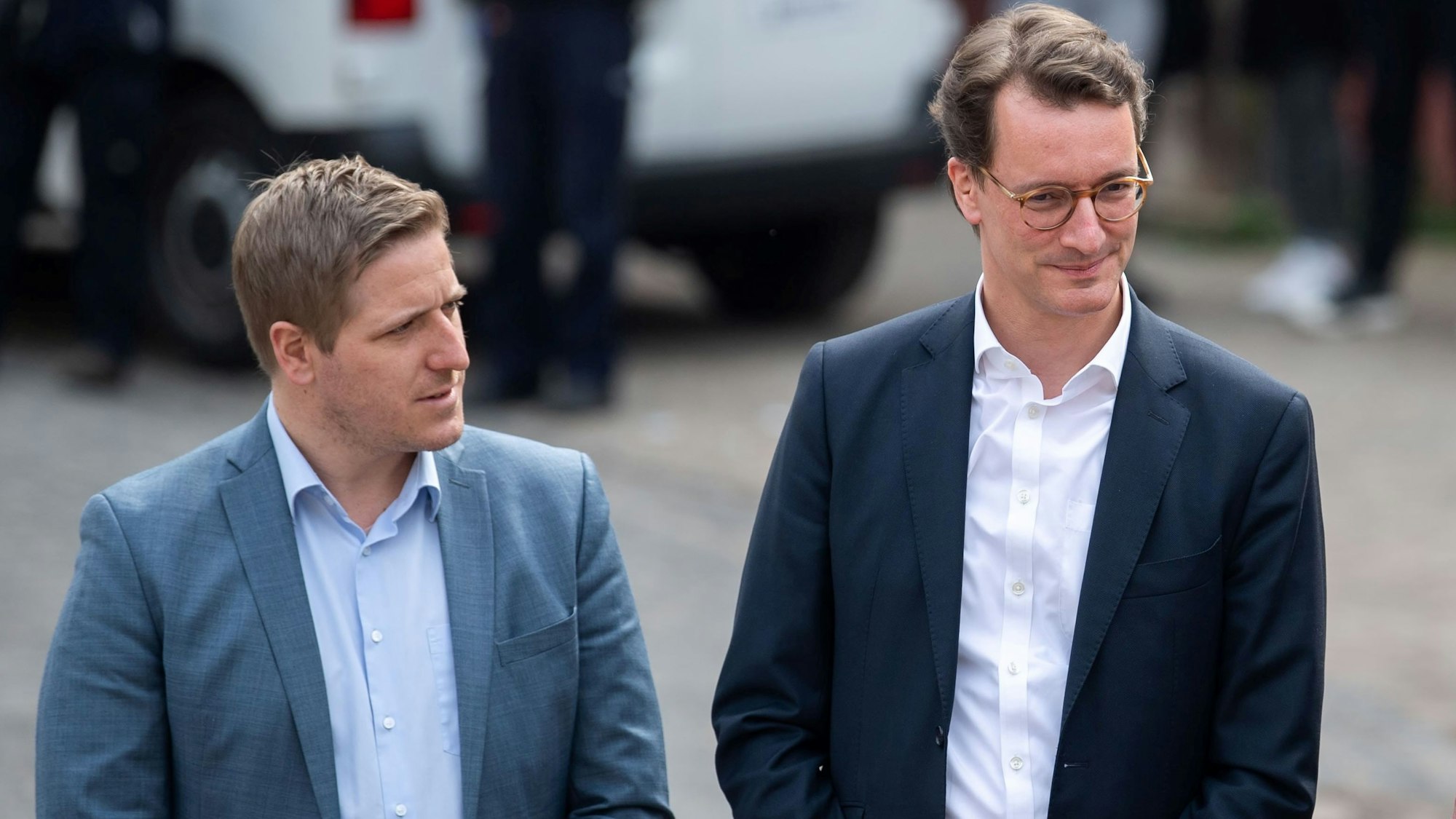 Landrat Markus Ramers (l.) und Ministerpräsident Hendrik Wüst bei einem Termin 2022 in Bad Münstereifel.