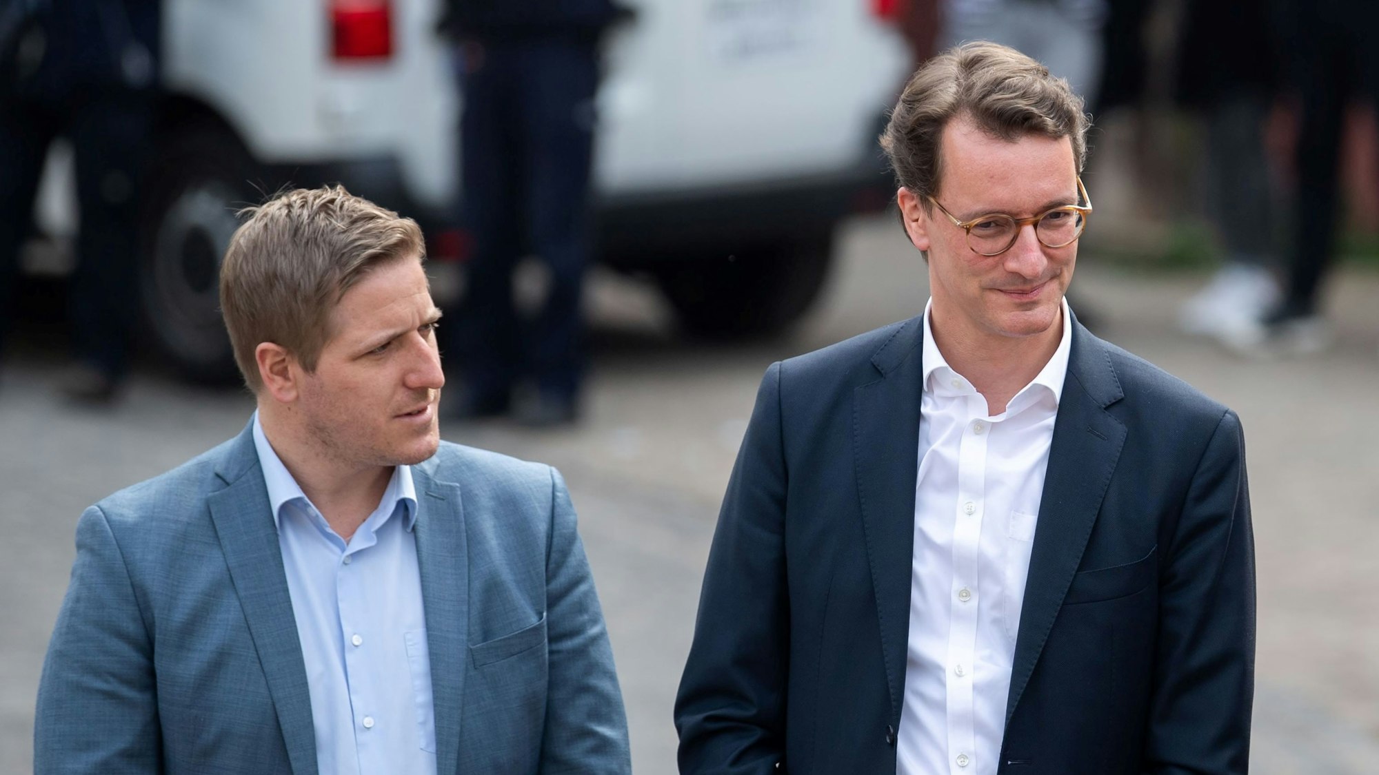 Landrat Markus Ramers (l.) und Ministerpräsident Hendrik Wüst bei einem Termin 2022 in Bad Münstereifel