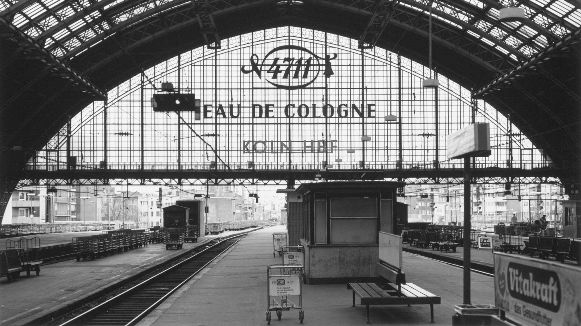 Zeitlos sachlich: Wilhelm Schürmann zeigt den Hauptbahnhof 1988.