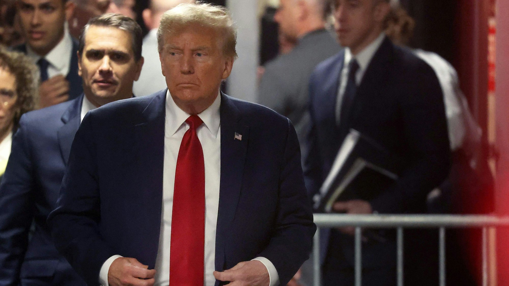 Der ehemalige US-Präsident Trump erscheint vor Gericht in Manhattan.