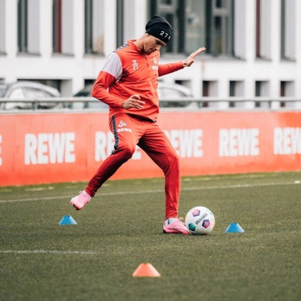 FC-Stürmer Davie Selke am 15. Februar 2024 auf dem Trainingsplatz am Geißbockheim.