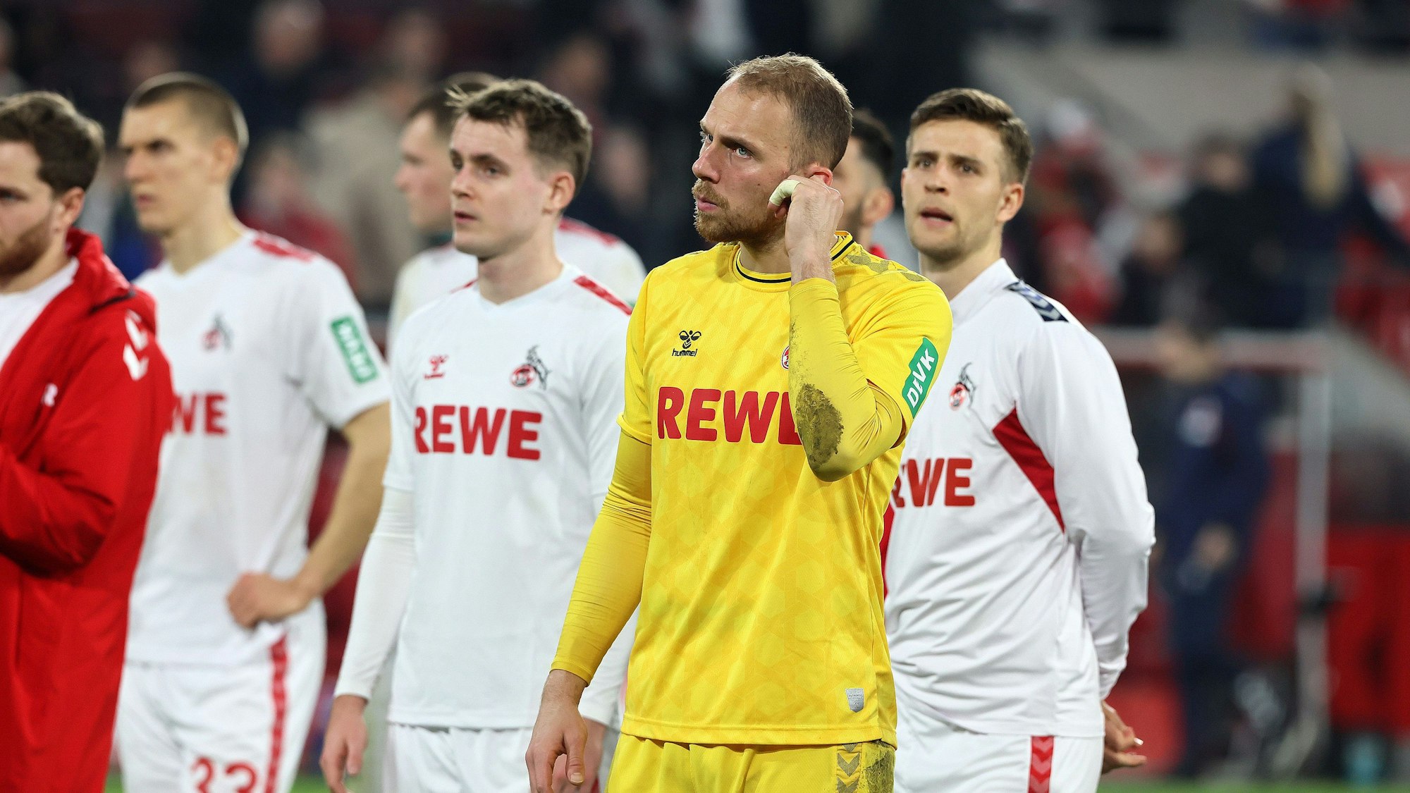 Die FC-Spieler nach der Niederlage gegen Bremen.
