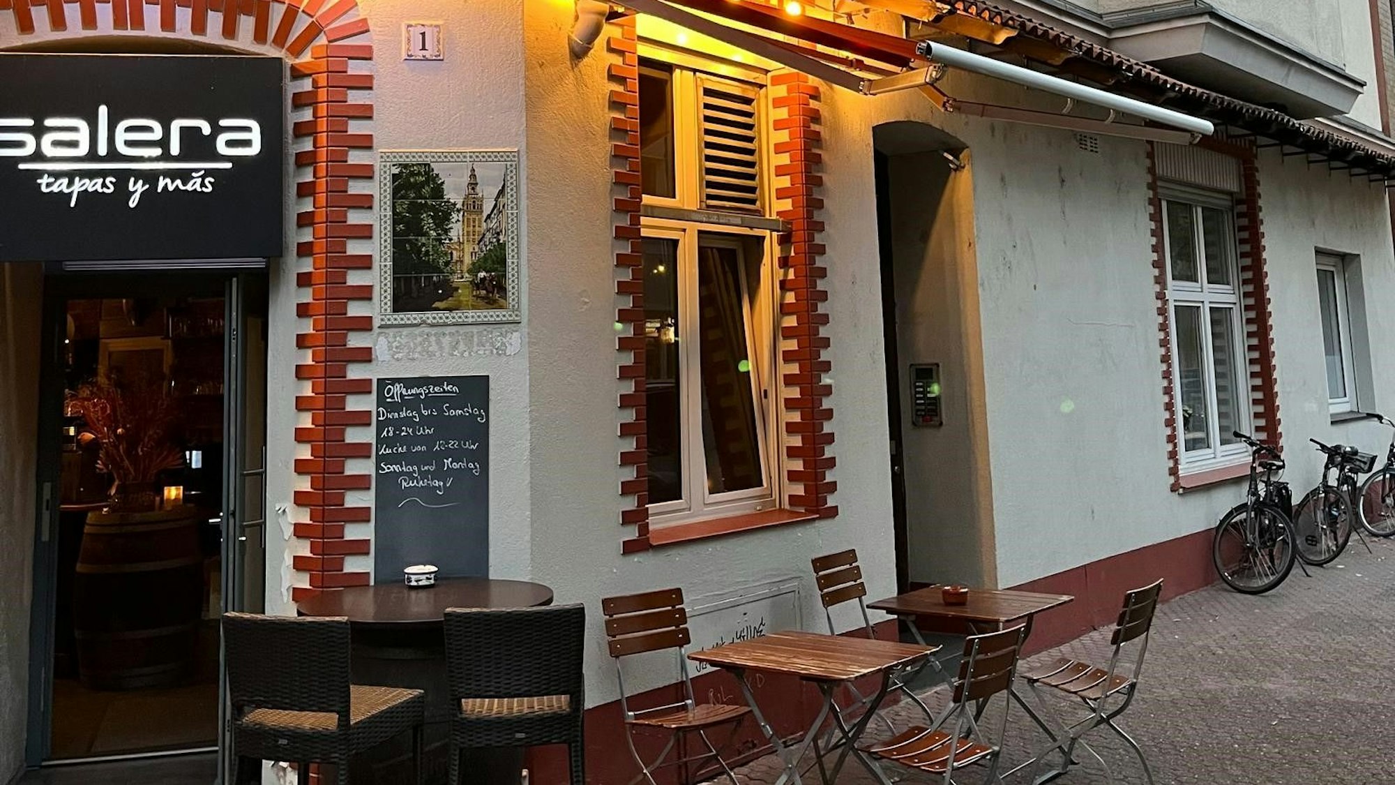 Das Salera, Tapas y mas im Agnesviertel von aussen.
