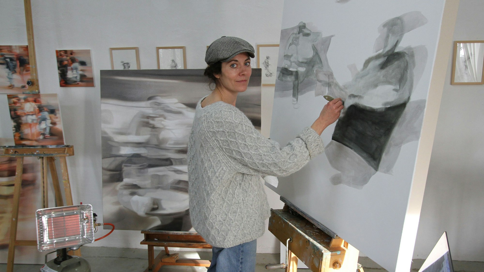 Die Siegburger Malerin Katja Zander in ihrem Atelier am Trerichsweiher