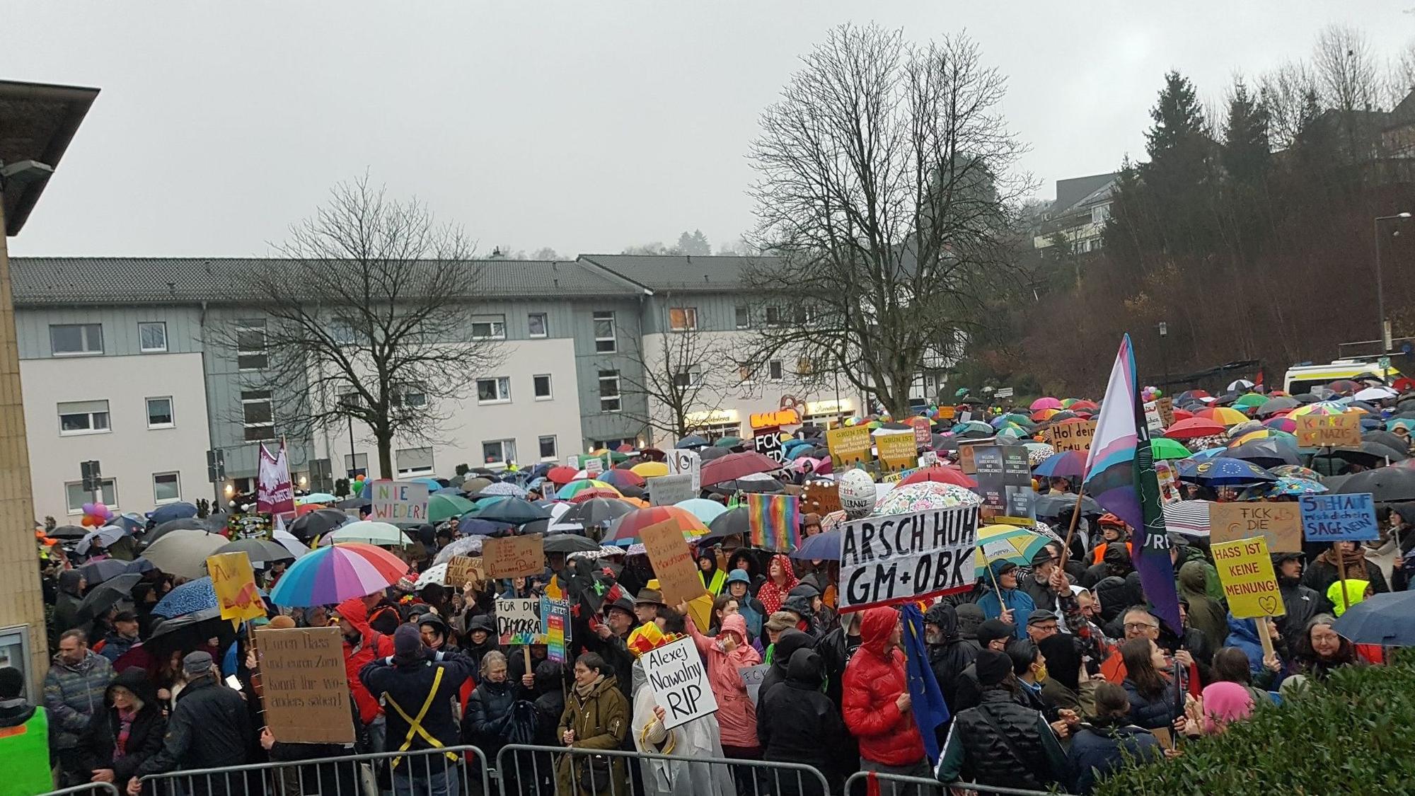 Das Foto zeigt die Demonstration gegen die AfD in Kürten.