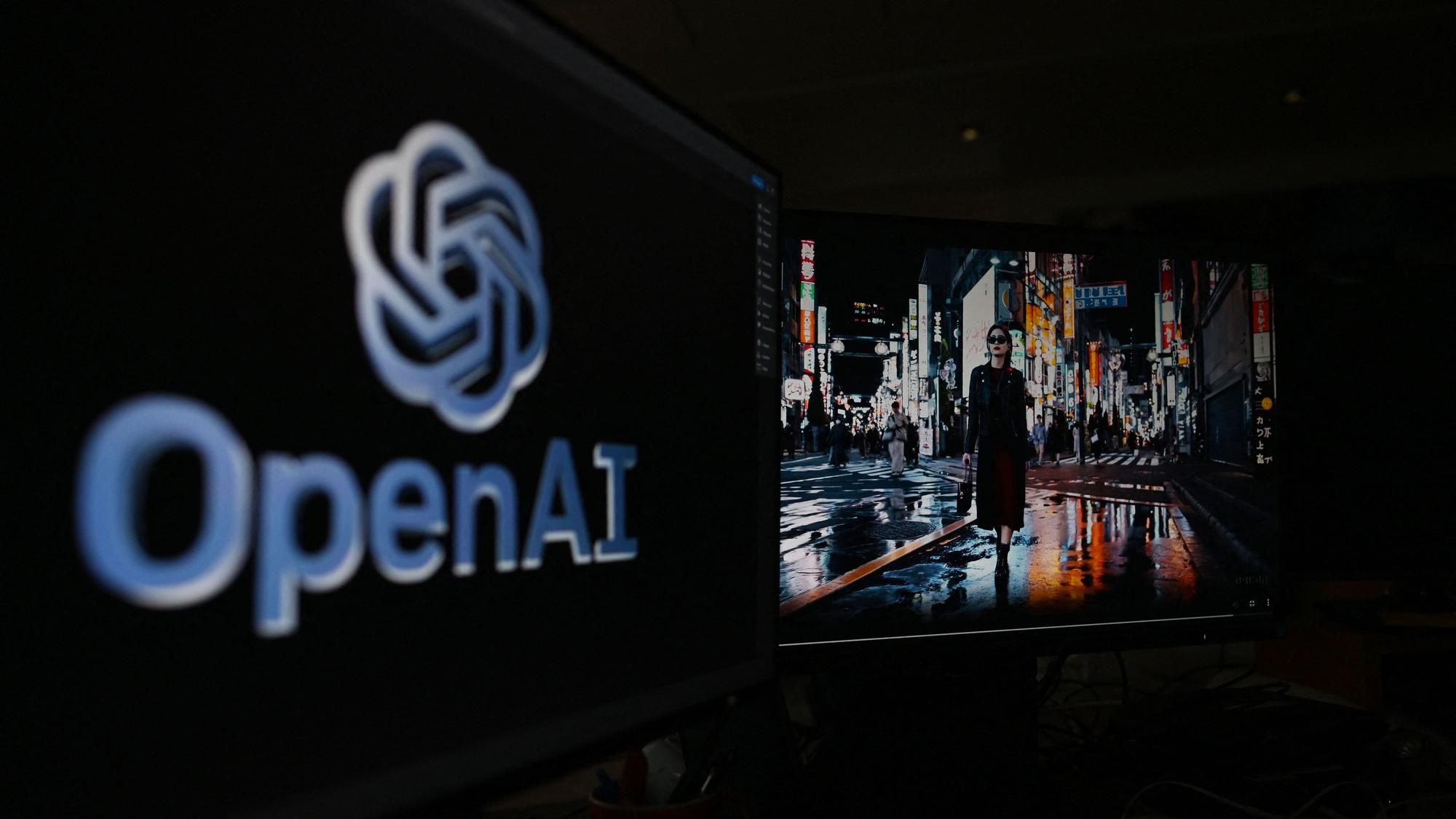 Man sieht das Logo von OpenAI, daneben den Rahmen eines Videos, das mit der neuen KI-Anwendung produziert wurde.