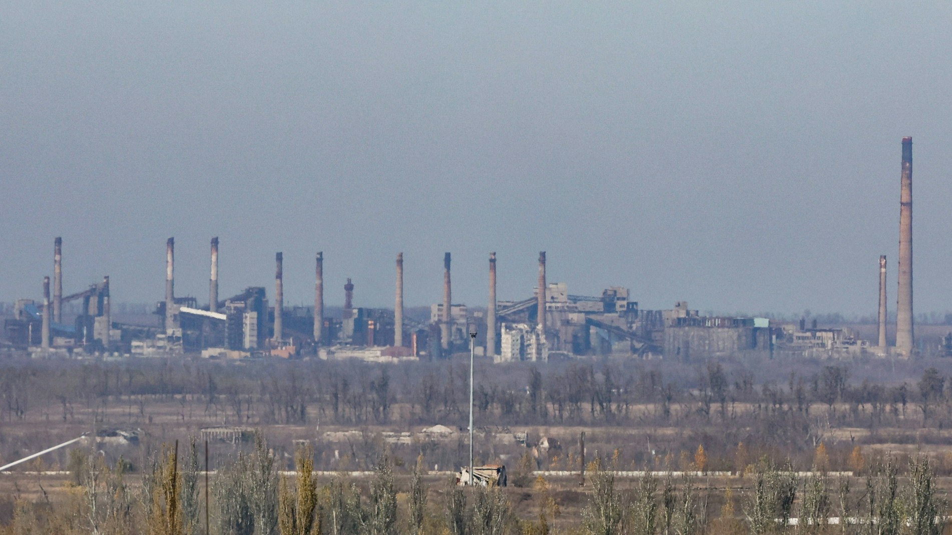 Seit 2014 gehört Awdijiwka zu den zentralen Kriegsschauplätzen. Von der Stadt ist nach jahrelangen russischen Angriffen wie auch von der nahegelegenen Kokerei nicht mehr viel übrig. (Archivbild)