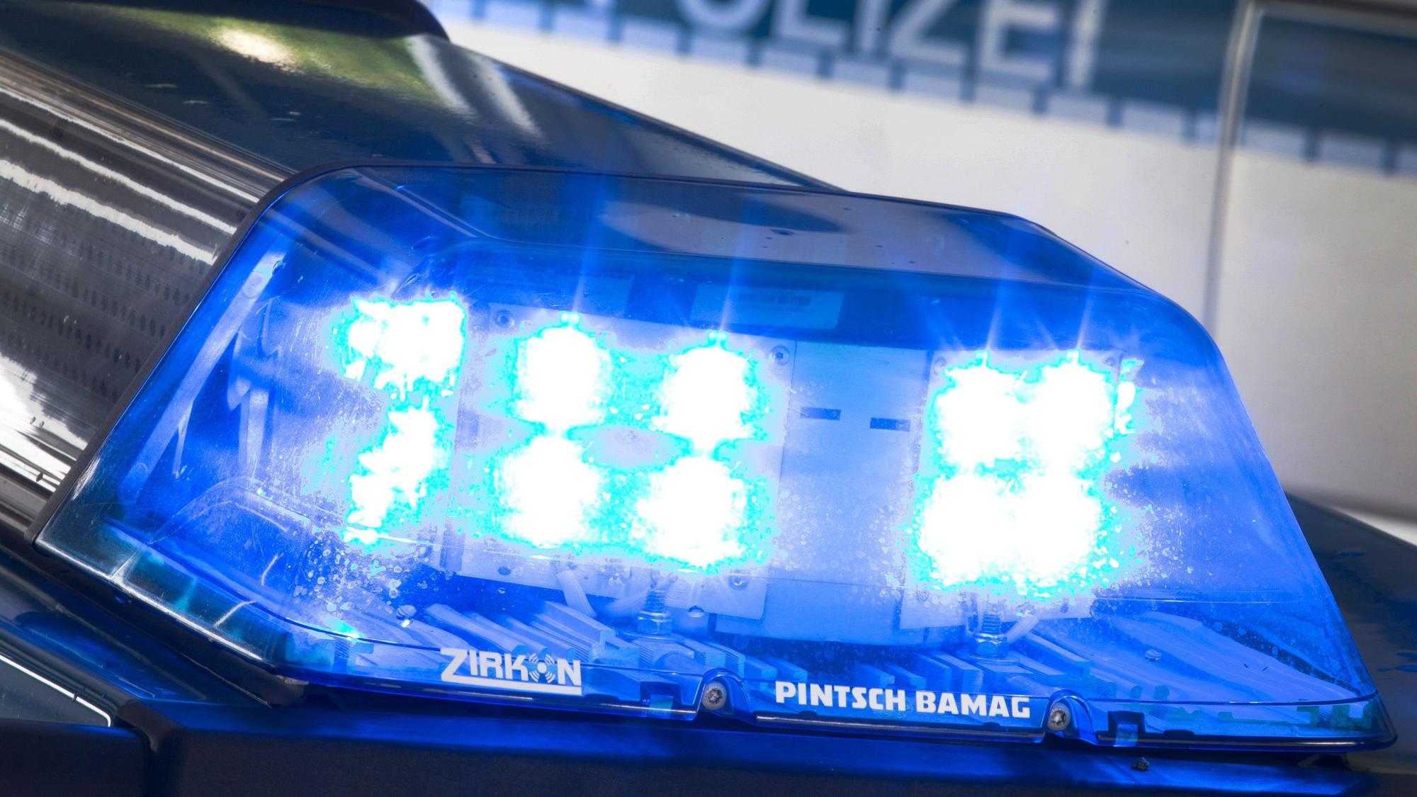 Nach dem Raub einer Goldkette vom Hals einer Seniorin stellte die Polizei einen Tatverdächtigen in Sülz.
