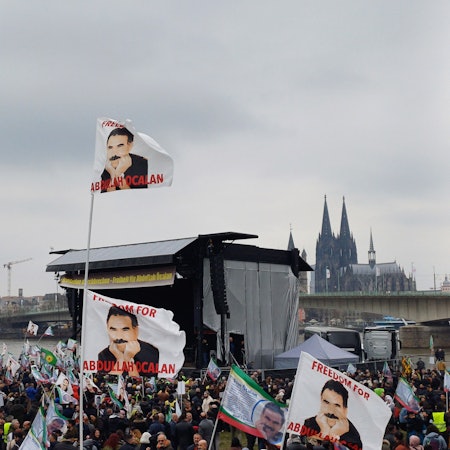 Demonstranten auf der Deutzer Werft