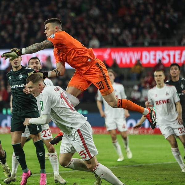 Werder-Keeper Michael Zetterer war FC-Innenverteidiger Luca Kilian im Strafraum mit dem Knie voran in den Rücken gesprungen.