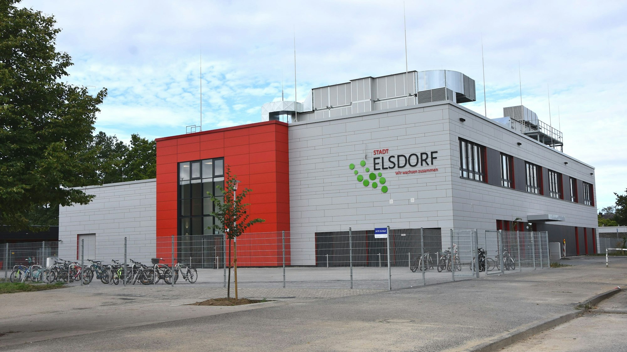 Auf dem Foto ist die Gesamtschule Elsdorf zu sehen.
