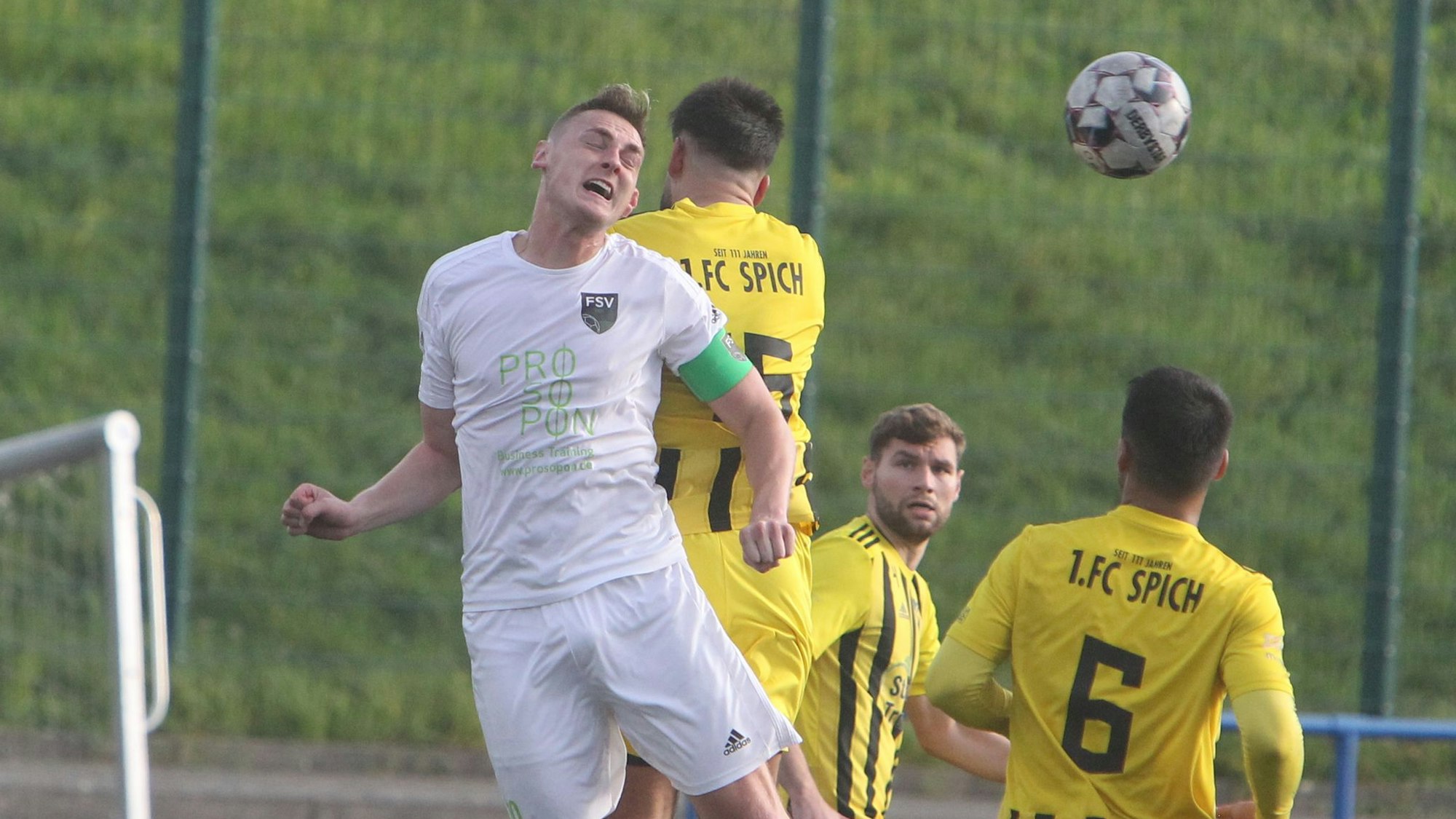 Marc Schneider trifft beim 2:1-Erfolg für den FSV Neunkirchen-Seelscheid.