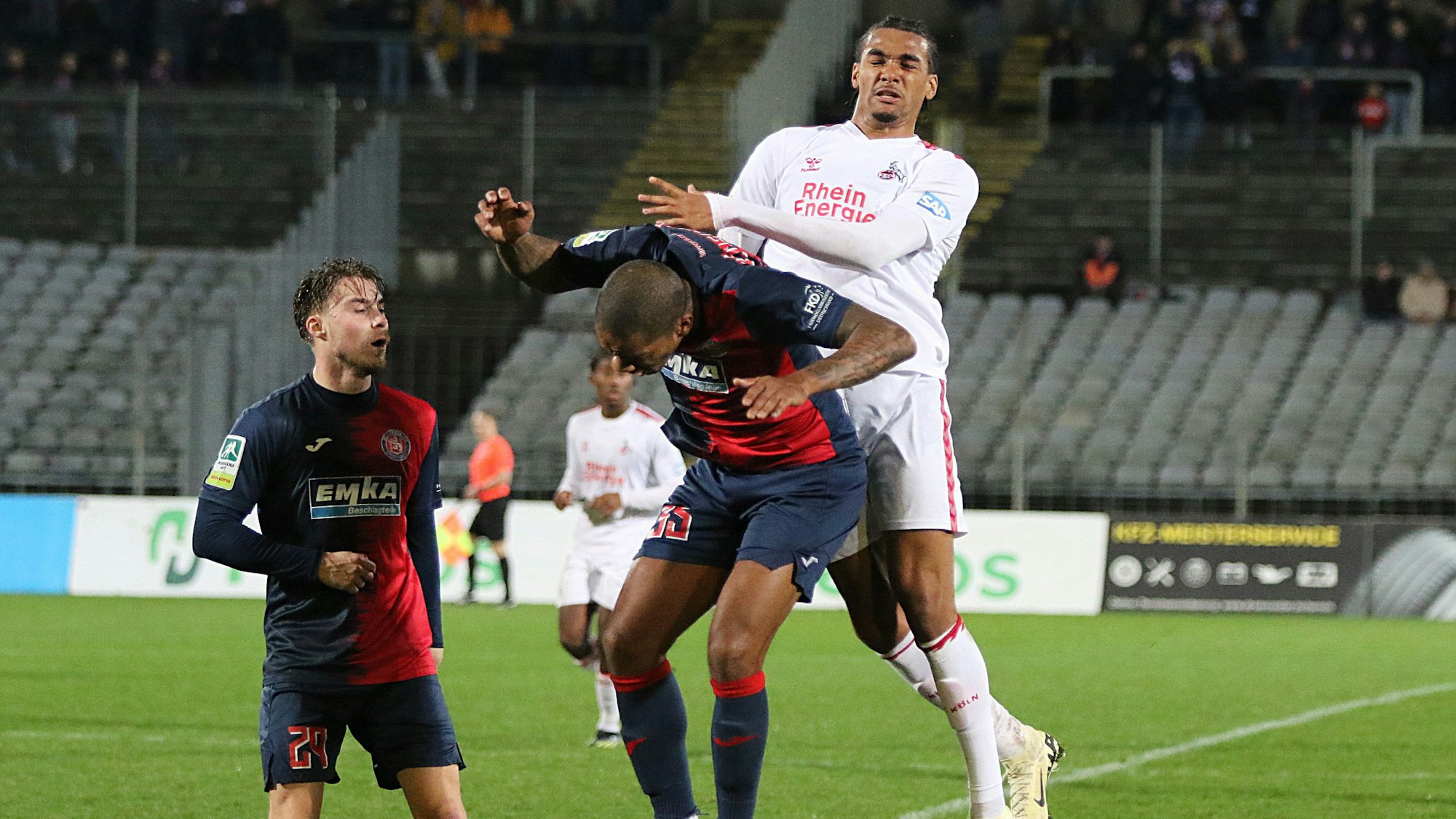 Regionalliga West: Wuppertaler SV - 1. FC Koeln II ** NUR FUeR REDAKTIONELLE ZWECKE ** EDITORIAL USE ONLY **Fussball Regionalliga West 22.Spieltag Freitag 16.02.2024 Stadion am Zoo Wuppertal Wuppertaler SV - 1. FC Koeln II Charlison Benschop (WSV) und Damion Downs im Luftduell, Damian Downs muss danach verletzt raus Deutschland Wuppertal Copyright: StefanxRittershaus *** Regionalliga West Wuppertaler SV 1 FC Koeln II FOR EDITORIAL PURPOSES ONLY p Soccer Regionalliga West 22 Matchday Friday 16 02 2024 Stadion am Zoo Wuppertal Wuppertaler SV 1 FC Koeln II Charlison Benschop WSV and Damion Downs in an aerial duel, Damian Downs has to come out injured afterwards Germany Wuppertal Copyright StefanxRittershaus Copyright: StefanxRittershaus doc7u693pvgb4zkudjgg8i ,EDITORIAL USE ONLY