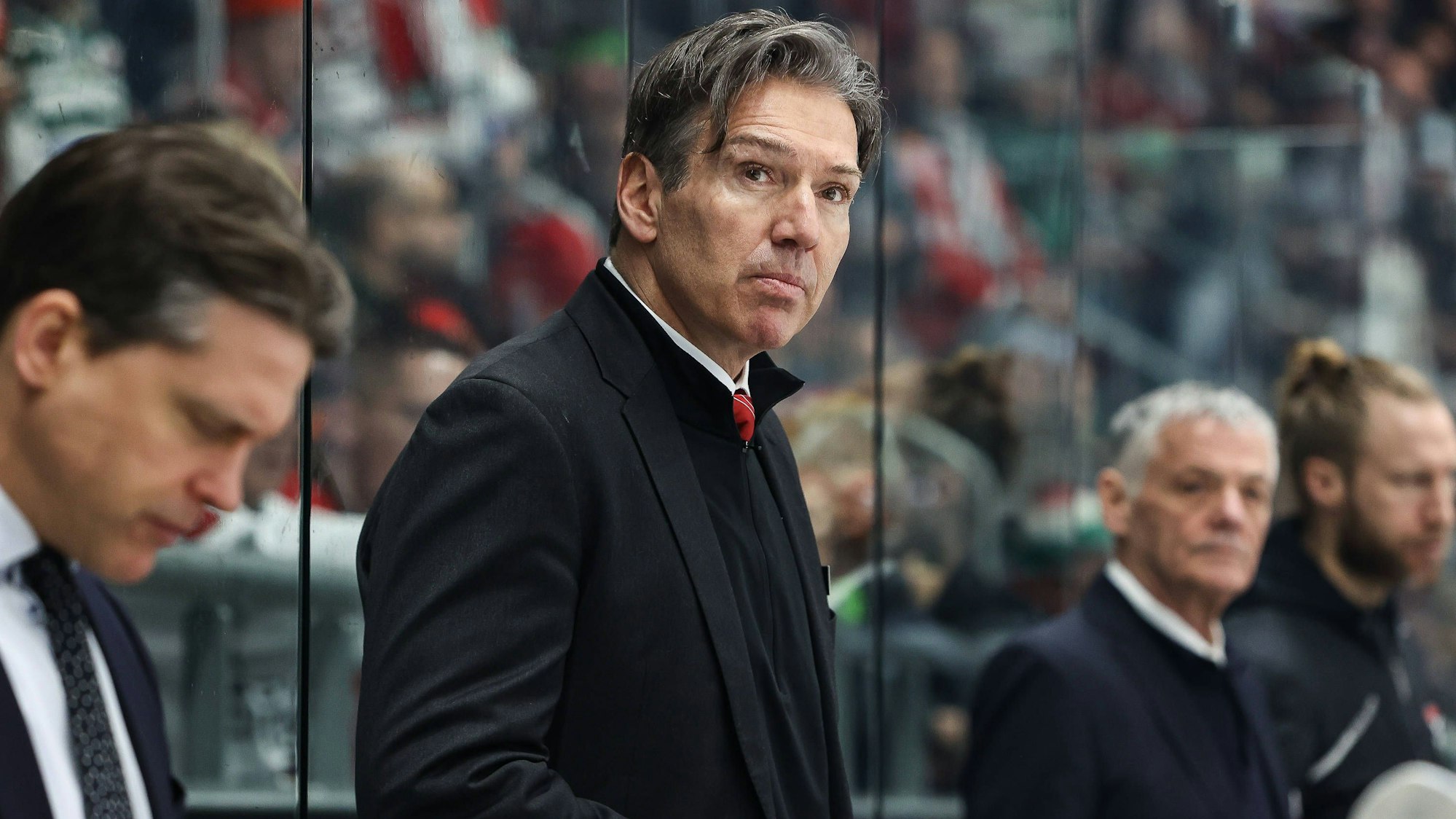 Haie Trainer Uwe Krupp in Aktion