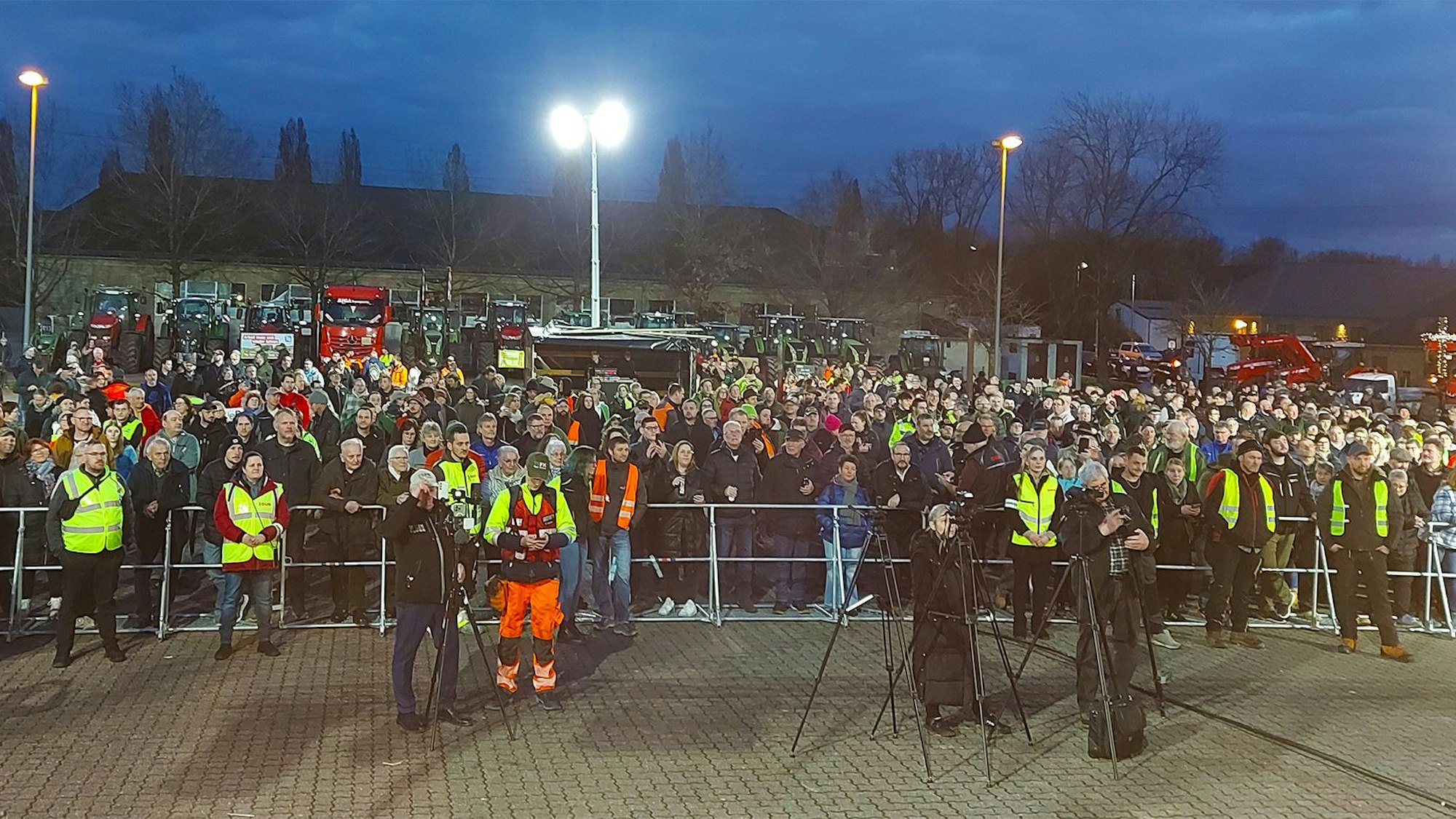 Blick in die Menge: Rund 1600 Teilnehmer kamen zu einer Kundgebung nach Bitburg.