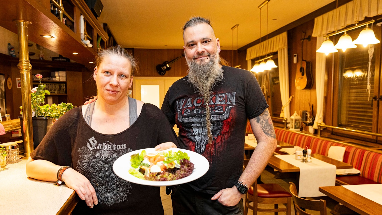 Betreiber Nancy Susewind und Marcus Kurth im Komedo in der Hubertusklause in Geislar.