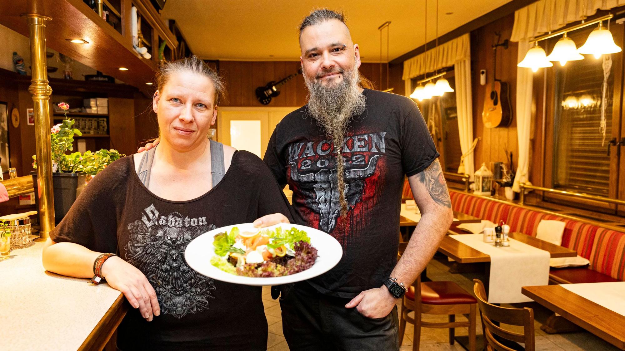 Betreiber Nancy Susewind und Marcus Kurth im Komedo in der Hubertusklause in Geislar.