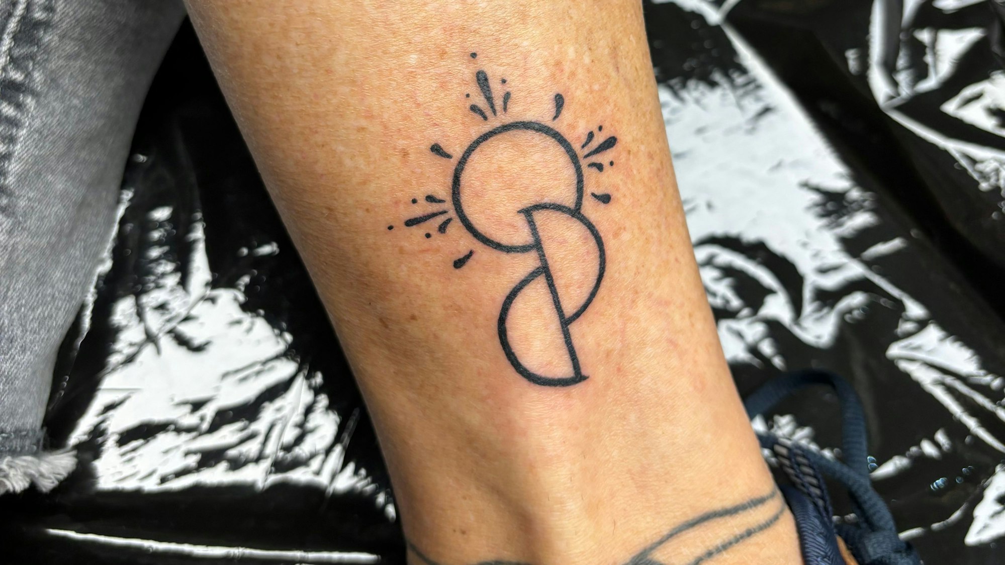 Zwei Halbkreise werden zu einem Ganzen.